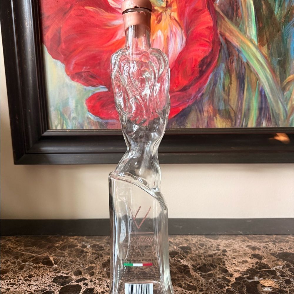 Collectible Vavoom Vodka Bottle with Artistic Design Feminine Glass Sculpture - Picture 8 of 13